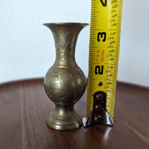 Vintage Etched Brass Small Bud Flower Vase Eclectic Home Decor Made In India - Picture 8 of 9